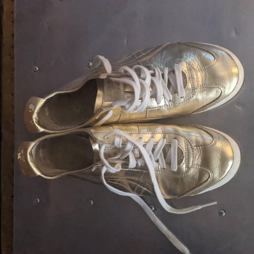 Gold sneakers onitsuka
